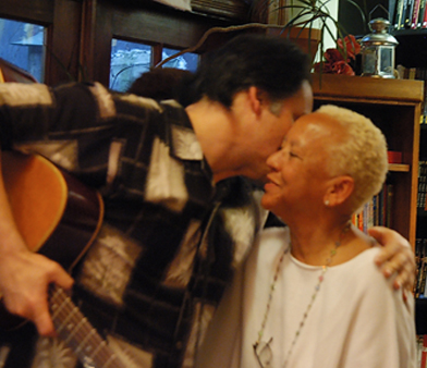 39-nikki-giovanni-lr-2008-community-bookstore-signing-for-one-ounce-of-truth-2